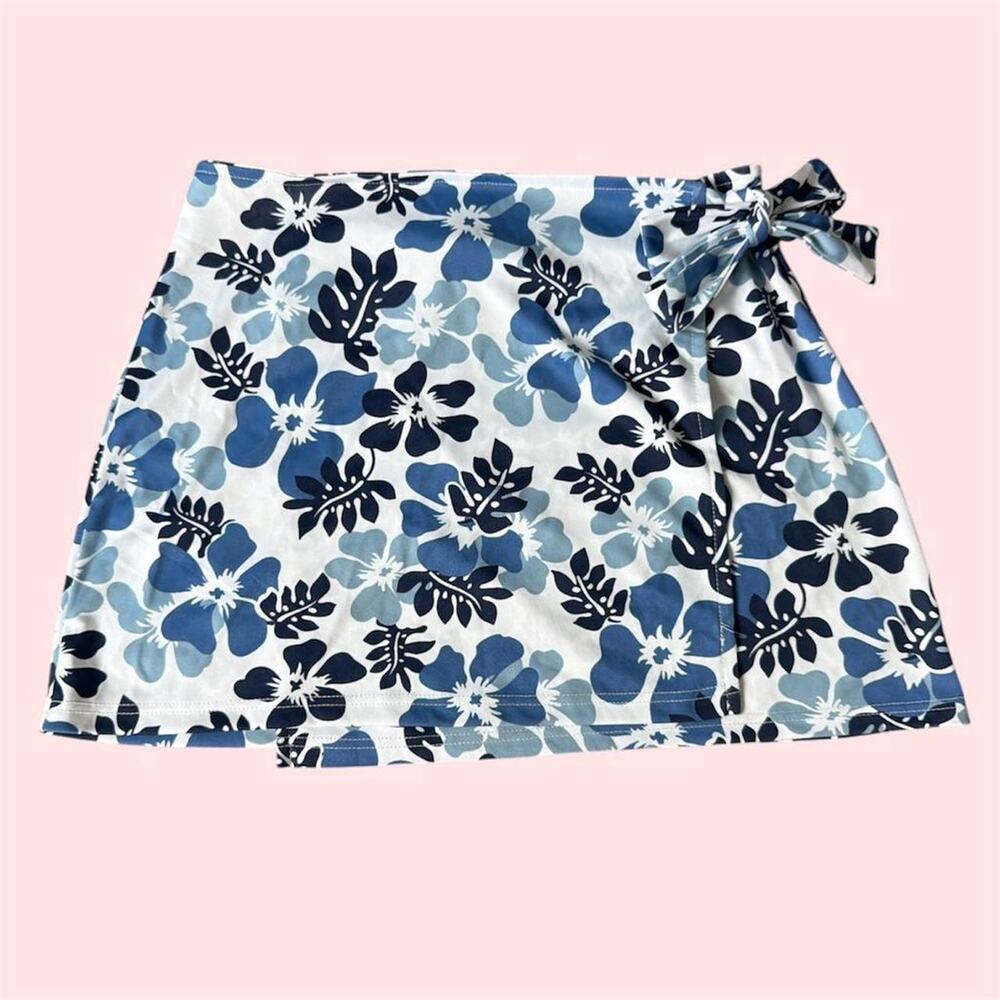 Euro brand Pimkie Blue floral mini skirt with tie waist